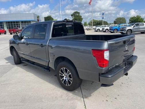 2023 Nissan Titan SV