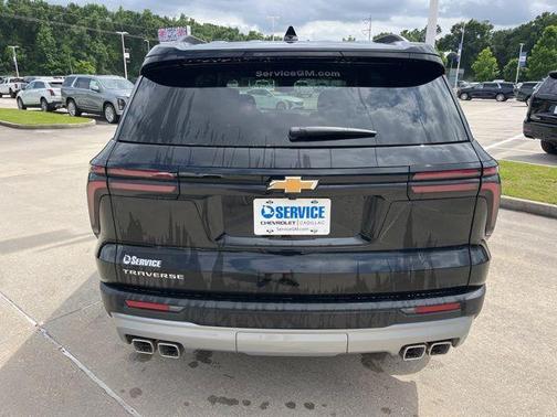 Mosaic Black Metallic 2026 Chevrolet Traverse LT