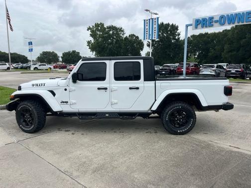 Bright White Clearcoat 2024 Jeep Gladiator Willys