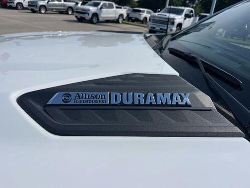 Summit White 2025 Chevrolet Silverado 2500 LT