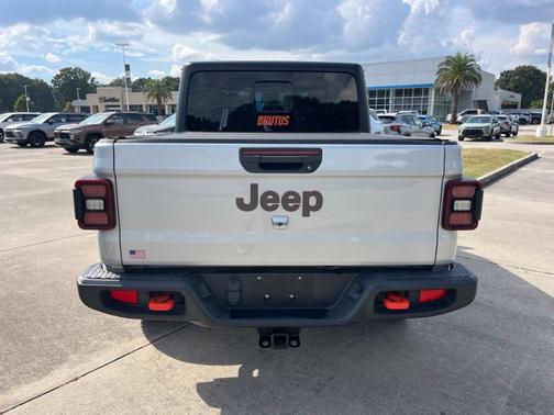 Silver Zynith Clearcoat 2024 Jeep Gladiator Mojave