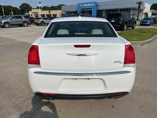 2017 Chrysler 300C Base