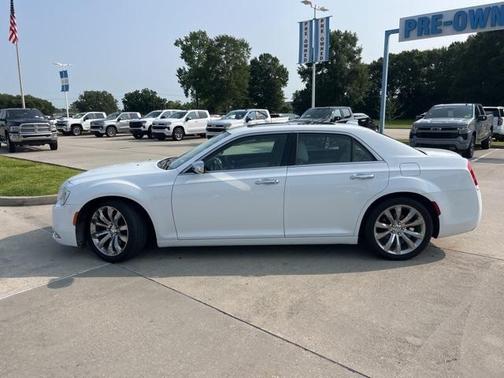 2017 Chrysler 300C Base