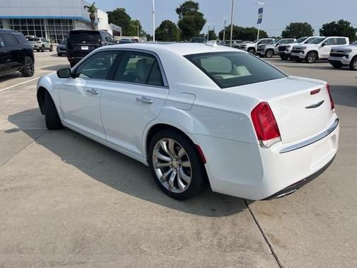 2017 Chrysler 300C Base