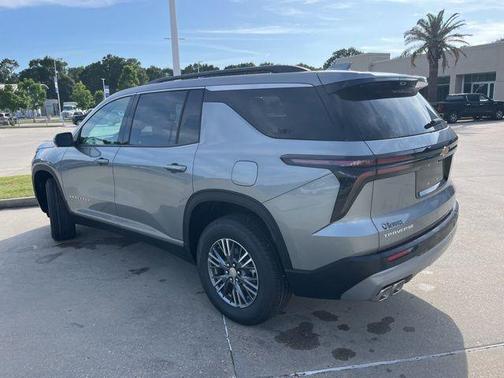 Sterling Gray Metallic 2026 Chevrolet Traverse LT