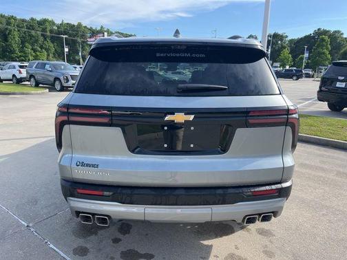 Sterling Gray Metallic 2026 Chevrolet Traverse LT