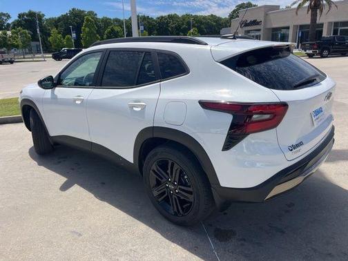 Summit White 2026 Chevrolet Trax ACTIV