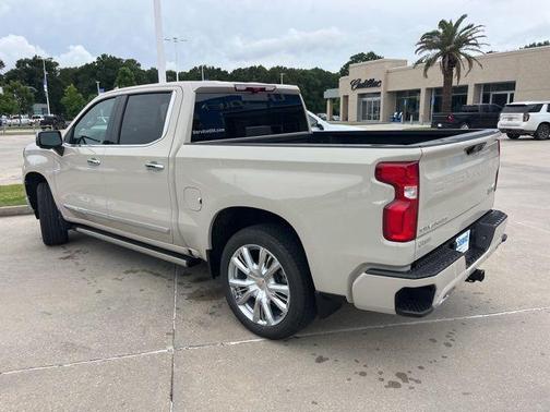 White Sand 2026 Chevrolet Silverado 1500 High Country