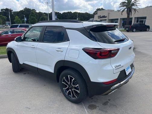 Iridescent Pearl Tricoat 2026 Chevrolet Trailblazer ACTIV