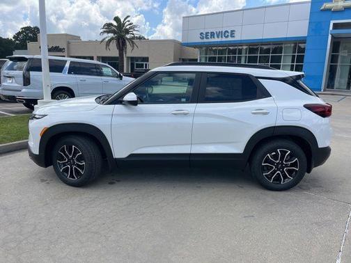Iridescent Pearl Tricoat 2026 Chevrolet Trailblazer ACTIV