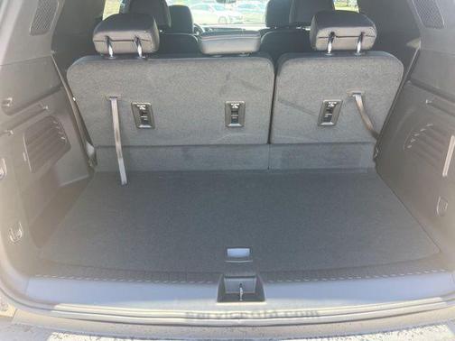 Mosaic Black Metallic 2026 Chevrolet Traverse LT