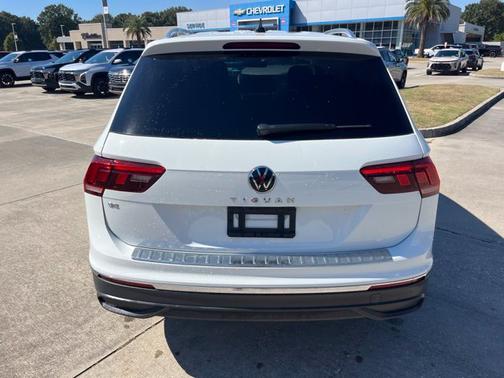 White 2024 Volkswagen Tiguan 2.0T SE