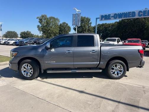 2021 Nissan Titan SL
