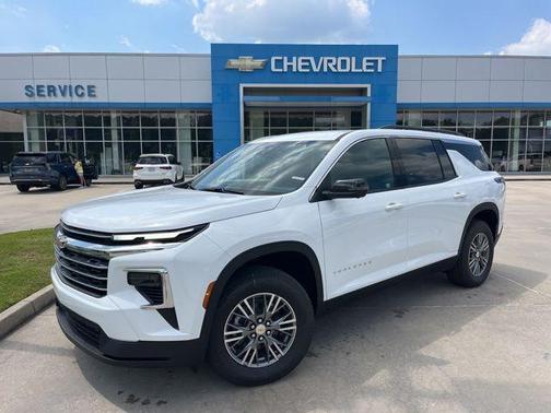 Summit White 2026 Chevrolet Traverse LT