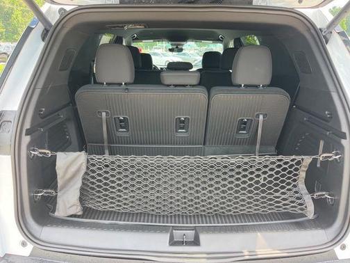 Summit White 2026 Chevrolet Traverse LT