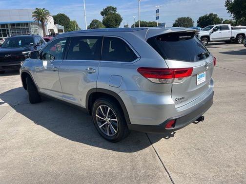 Celestial Silver Metallic 2019 Toyota Highlander XLE