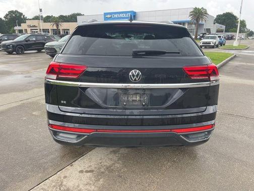 Deep Black Pearl Effect 2022 Volkswagen Atlas Cross Sport 2.0T SE w/Technology