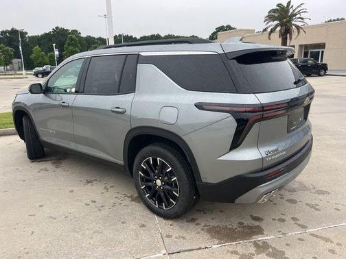 Sterling Gray Metallic 2026 Chevrolet Traverse LT