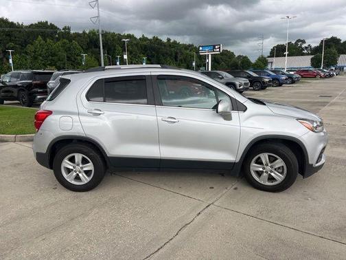 Silver Ice Metallic 2017 Chevrolet Trax LT