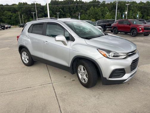 Silver Ice Metallic 2017 Chevrolet Trax LT