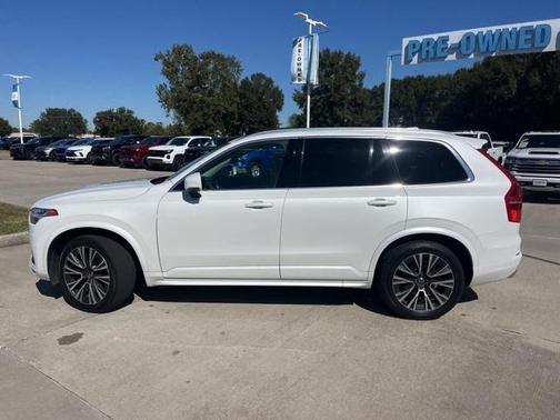 2020 Volvo XC90 T6 Momentum 7 Passenger