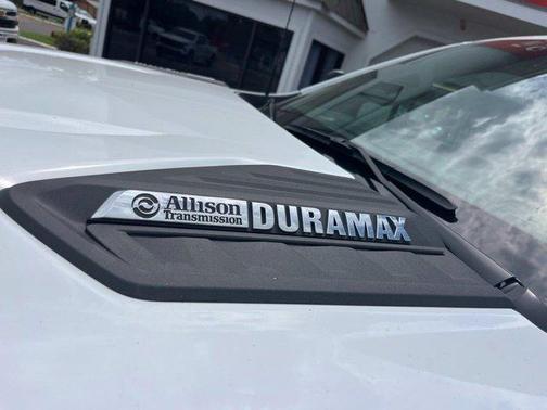 Summit White 2026 Chevrolet Silverado 2500 WT