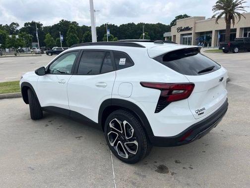 Summit White 2026 Chevrolet Trax 2RS