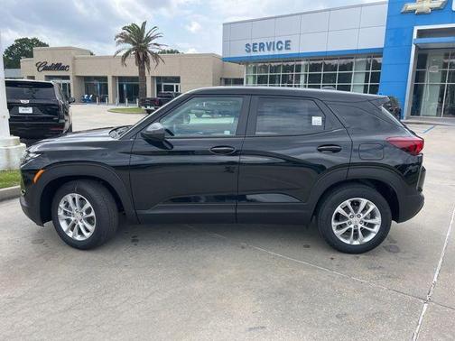 Mosaic Black Metallic 2026 Chevrolet Trailblazer LS