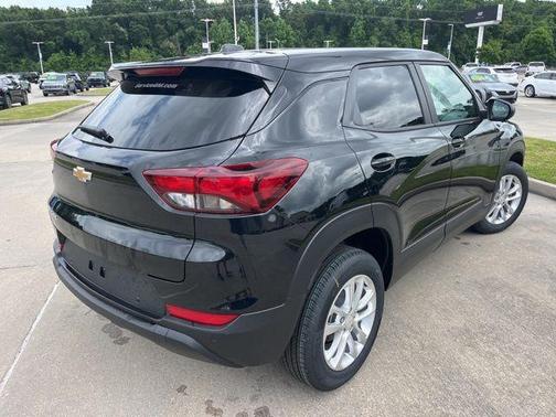 Mosaic Black Metallic 2026 Chevrolet Trailblazer LS