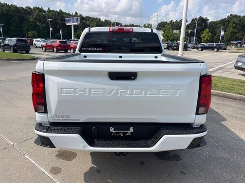 Summit White 2026 Chevrolet Colorado LT