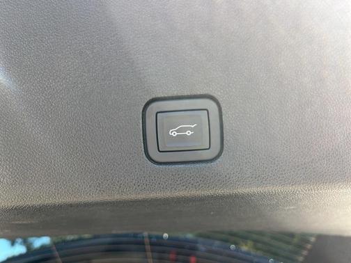 2025 Cadillac XT6 Premium Luxury FWD