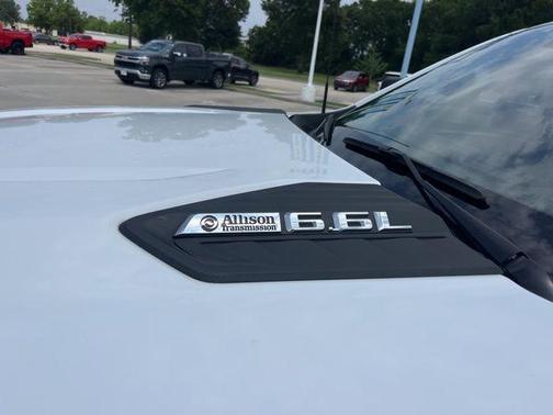 Summit White 2025 Chevrolet Silverado 2500 Custom