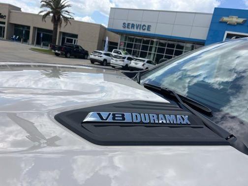 White Sand 2026 Chevrolet Silverado 2500 Custom