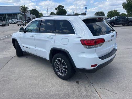 Bright White Clearcoat 2020 Jeep Grand Cherokee Laredo E