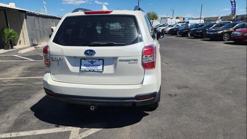 Crystal White Pearl 2016 Subaru Forester 2.5i