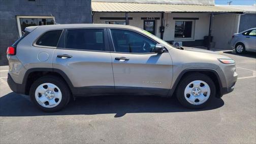 2016 Jeep Cherokee Sport