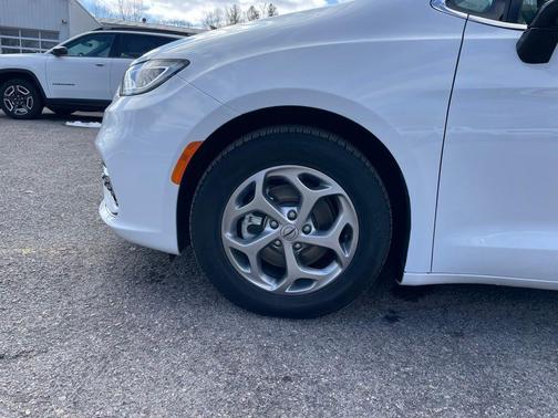 Bright White Clearcoat 2024 Chrysler Pacifica Limited
