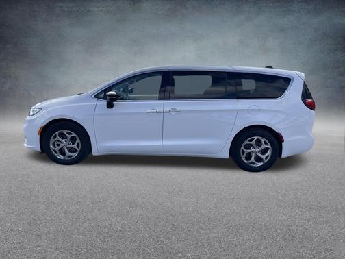 Bright White Clearcoat 2024 Chrysler Pacifica Limited