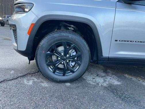 2026 Jeep Grand Cherokee Laredo