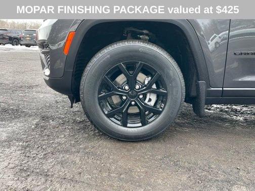 2025 Jeep Grand Cherokee Laredo