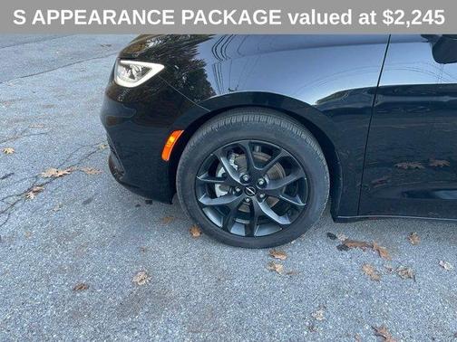 2024 Chrysler Pacifica Touring-L