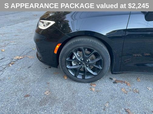 2024 Chrysler Pacifica Touring-L