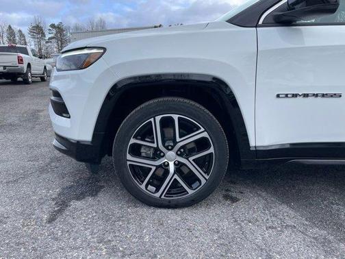 Bright White Clearcoat 2024 Jeep Compass Limited