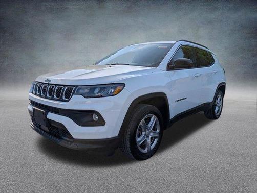 Bright White Clearcoat 2023 Jeep Compass Latitude