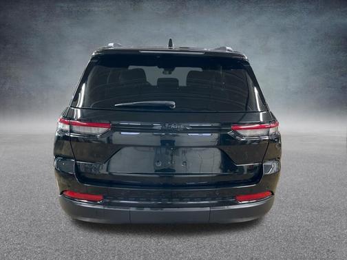 Diamond Black 2023 Jeep Grand Cherokee Altitude