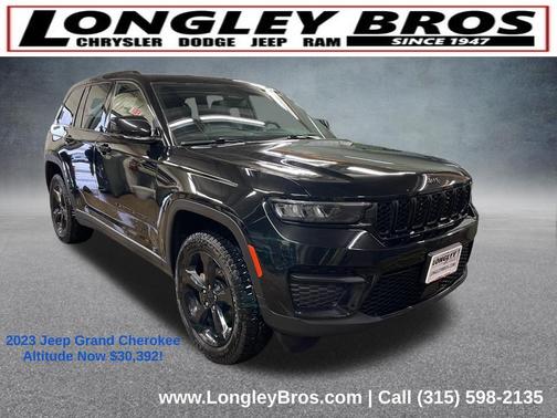 Diamond Black 2023 Jeep Grand Cherokee Altitude