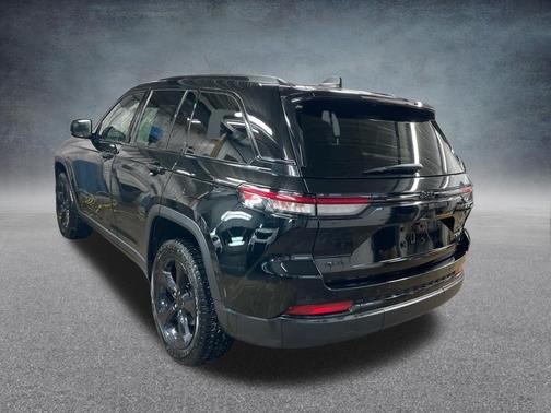 Diamond Black 2023 Jeep Grand Cherokee Altitude