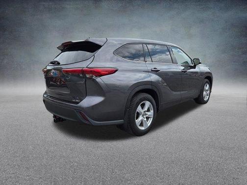 Magnetic Gray Metallic 2021 Toyota Highlander LE