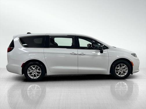 2024 Chrysler Pacifica Touring