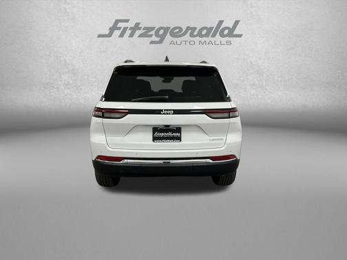 Bright White Clearcoat 2026 Jeep Grand Cherokee Altitude